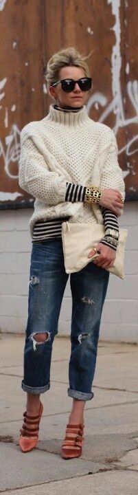 Love the stripes under the chunky sweater Shredded Jeans, Mode Tips, Boyfriend Jean, Looks Street Style, Fashion Fall, Street Chic, Looks Style, Mode Inspiration, Street Styles