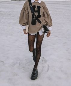 Chanel Tights, Going Out Outfits Summer, Boho Fits, Academia Outfits, Magazine Vogue, Shopping Clothes, Latina Fashion, Tomboy Fashion, Grunge Style