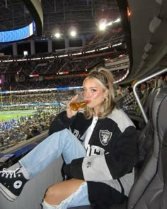 Sports Bar Outfits, Nfl Wives, Hockey Game Outfit, Hockey Outfits, Tailgate Outfit, Bar Outfit, Football Game Outfit, Event Outfit, December 8