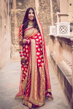 Red bridal saree ideas for 2021-2022 weddings Gujju Wedding, Nepali Wedding, Sabyasachi Bridal, Stylish Saree, Sabyasachi Sarees, Sabyasachi Bride, Sabyasachi Lehenga, Wedding Lehengas