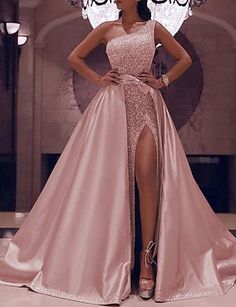 Prom Dresses For 2025, Ball Gown Sparkle, Party Floor, Dresses Sparkle, Shine Dress, Cheap Prom Dresses Online, Prom Dresses Sparkly, Prom Dress With Train, Sparkle Prom Dress