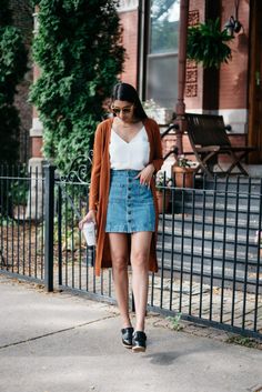 orange longline cardigan Skirt Outfits Fall, Denim Skirt Outfits, Jeans Rock, Look Casual, Ladies Dress Design, Skirt Outfits