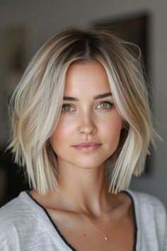 Stand out with 14 dual-toned blunt bobs, where bold colors meet bold cuts for a dominating, unforgettable look. Hair Affair, Hair Color And Cut, Chocolate Cherry, Hair Today, Great Hair