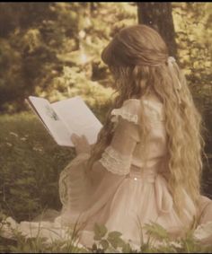 #aesthetic #books #nature #beauty Light Academia Princess Aesthetic, Castle Core Outfits, Blonde Victorian Woman, Old Princess Aesthetic, Little Princess Aesthetic, Blonde Cottagecore, Blond Fairy, Fairytale Core, Maid Aesthetic