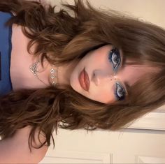 Aquarium Makeup, Blue Eyeshadow Makeup, Hippie Makeup, Eyebrow Trends, Funky Makeup, Oh My Goddess, Cool Makeup Looks