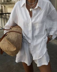 White Linen Outfit, Linen Shirts Women, European Summer Outfits, Summer Set, Mode Inspo, Summer Fashion Outfits, White Outfits, Linen Clothes, Maldives