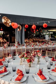 the tables are set with red napkins and place settings for an elegant wedding reception