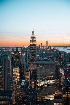 new york city skyline at sunset from the empire building