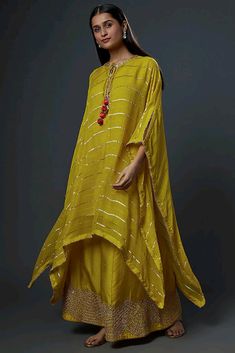 Indian Women Outfits, Designer Anarkali Dresses, Sewing Easy, Punjabi Salwar, Tandoori Masala, Happy Dresses, Kaftan Designs, Pakistani Dresses Casual