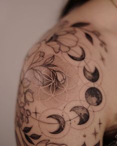 a woman's shoulder with many phases of the moon and stars tattoo on it