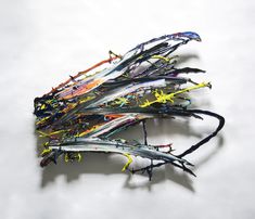 a bunch of skis laying on top of each other