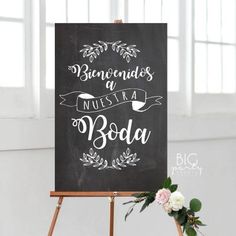 an easel with a sign on it that says,'be renodesa nuestka boda '