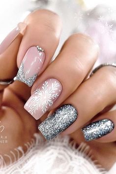 January Nail Designs 2023, Vacation Nail Designs, Christmas Dip, Blue Christmas Nails, Christmas Elegant, Stunning Nails, Nails Classy, Holiday Nail Designs, Winter Nails Acrylic