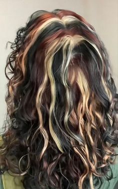 Dyed Curly Hair, Highlights Curly Hair, Hair Streaks, Colored Curly Hair, Red Highlights, Healthier Hair