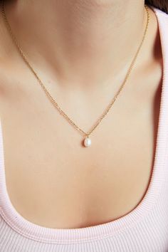 TINY FRESH WATHER PEARL NECKLACE GOLD MOTHER OF PEARL NECKLACE *Water Resistant   *WATERPROOF *You can wear gym, pool, shower or everywhere *Tarnish Free *Hypoallergenic *The necklace is hand crafted METARIAL  Dainty Chain : Gold Plated stainless steel Pearl Material : Fresh Water Pearl - 7 mm  HOOP SIZE 12 mm NECKLACE LENGTH  18 INCHES ( IF YOU WANT A DIFFERENT LENGTH LET ME KNOW Enjoy the convenience of free Shipping over 35$ Gold Necklaces With Pearl Charm For Bridesmaids, Gold Necklace With Pearl Charm For Bridesmaids, Pearl Necklace Layering, Pearl Necklace Bridal, Gym Pool, Single Pearl Necklace, Pool Shower, Pearl Drop Necklace, Single Pearl