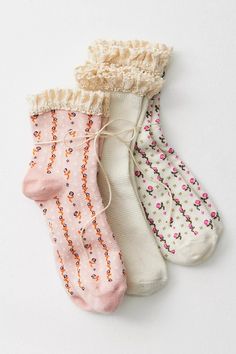 Cute Gifts For Secret Santa, Cute Ruffle Socks, Cute Cream Spring Socks, Cute Cream Socks For Spring, Cute Lace Trim Socks For Spring, Pink Ruffled Socks For Spring, Spring Ruffled Socks, Spring Ruffled Fitted Socks, Fitted Ruffle Socks For Spring