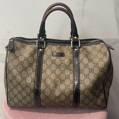 Gucci Leather Hand Bag. The Handles Do Have Some Sign Of Usage But The Purse Is In Good Condition. The Purse Is Intact And The Zipper Closes Perfectly. Ready To Be Loved By Anyone Else :) Gucci Leather, To Be Loved, Gucci Bags, Hand Bag, Gucci Bag, Handles, Bag Lady, Purse, Gucci