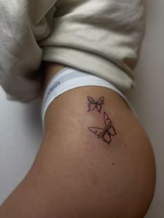 Cute Hip Tattoos For Women, Pelvic Hip Tattoo, Side Tight Tattoos For Women, Women Tattoos Leg, Tattoos Back Of Leg, Side Bum Tattoo, Little Hip Tattoos, Tattoo Leg Woman, Side Hip Tattoos Women