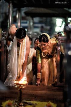 Couple Goals Maharashtrian Wedding Aesthetic, Varanasi Pre Wedding Shoot, Kerala Wedding Aesthetic, Kerala Marriage Photography, Hindu Marriage Photography, Kerala Temple Wedding, Tamil Wedding Aesthetic, Tamil Wedding Couple Poses, South Indian Temple Wedding