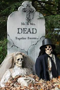 Front Yard Halloween Decorations, Dekorasi Halloween, Halloween Skeleton Decorations, Casa Halloween, Adornos Halloween, Halloween Tattoo