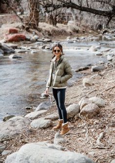 Lauren Kay Sims | Mountain Cabin Outfit, Tracking Outfit Women Mountain, Cabin Outfit Fall, Mountain Chic Fashion, Montana Fashion, Stylish Hiking Outfit, Banff Hiking, Cabin Outfit