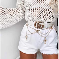 White High Waisted Shorts. A Uk 14 Which Is Like A Is 10 White Shorts Outfit, Glamorous Evening Dresses, Shorts Outfit, Shorts White, Mom Shorts, High Waisted Shorts, Short Outfits, White Shorts, Jean Shorts