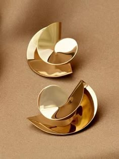 Unique Earrings Gold, Brass Jewelry Design, Grooming Tips, Chic Fall Outfits, Luxury Earrings, Fall Skirts, Contemporary Jewellery