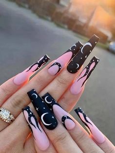 Ongles Goth, Nagel Tips, Goth Nails, Coffin Press On Nails, Nail Swag, Acrylic Nails Coffin Short, Acrylic Nails Coffin, Girls Nails, Coffin Nails Designs