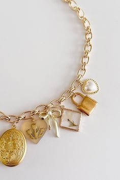 Cute Golden Jewelry, Nice Gold Jewelry, Gold Jewelry Old Money, Gold Charm Jewelry, Shop The Deli Jewelry, Charms Jewelry Ideas, Unique Charm Necklace, Charm Necklace Inspiration, Charm Bracelet Necklace