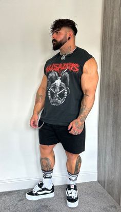 Grunge Clothes Men, Tough Outfits, Muscle Tee Outfit, Chubby Guy Outfits, Men Gym Outfit, Dad Fits, Mens Trendy Outfits, Mens Fashion Week, Foto Poses