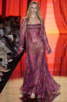 Ellie Saab Wedding Dresses, 00s Runway, Runway Gowns, Elie Saab Fall, Runway Outfits, Paris Mode, Runway Dresses, Wanda Maximoff