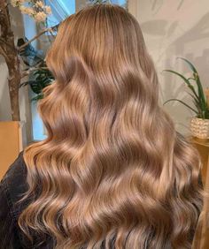 Cute Blonde Hair, Blonde Lowlights, Rambut Brunette, Honey Hair Color, Honey Brown Hair, Brown Hair Inspo, Ginger Hair Color