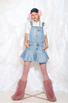 Oh, wow, this 2-in-1 Y2K vintage dungaree dress can be transformed into a pleated mini skirt. Channel your inner Britney Spears and embrace the unforgettable fashion trends of the early 2000s with this mini denim wonder. Features: - three pockets - zip closure - 80% cotton, 15% polyester, 5% elastane Every item we manage is cleaned and, when necessary, repaired, ensuring it arrives to you in top condition. Our model, Fanni is 163 cm / 63.6" tall and she's a size XS. Size: L / US 8 / UK 12 / IT 4 Mini Denim Dress, Dungaree Skirt, Dungaree Dress, Pleated Mini Skirt, Skirt Dress, Dungarees, Spears, Britney Spears, Y2k Vintage