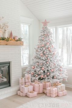 pink white tree pink silver decorations Christmas Tree With Pink Ornaments, Tree With Pink Ornaments, Pastel Christmas Decor, Pink Ornaments, White Christmas Tree Decorations, Cute Christmas Ideas, White Christmas Tree Ideas, Christmas Decorations Centerpiece