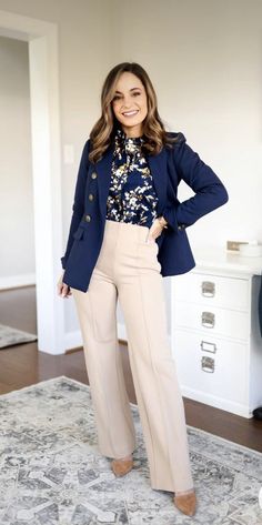 Blue Blazer Outfits For Women, Navy Blazer Outfits, Corporate Attire Women, Classy Business Outfits, Business Professional Outfits, Mode Tips, Corporate Attire