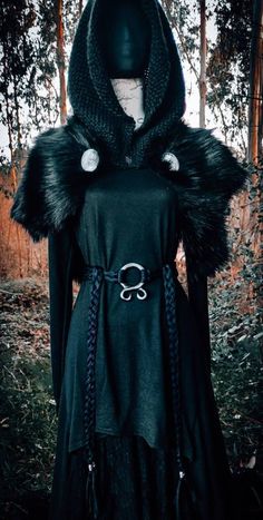 Viking Casual Outfit, Norse Outfit Female, Lady Viking Costume, Viking Costume Couple, Male Viking Costume, Norse Outfits, Diy Viking Costume Woman, Womens Viking Costume, Viking Dress Woman