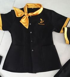 Beauty Salon Uniform Ideas, Saloon Ideas, Restaurant Uniform, Salon Uniform, Spa Uniform, Medical Scrubs Outfit, Restaurant Uniforms, Chef Shirts