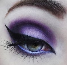 Purple Goth Eyeshadow, Purple Witch Makeup Halloween, Purple Goth Makeup, Burlesque Makeup, Mardi Grad, Make Up Designs, Purple Witch, Purple Eye Makeup, Gothic Hairstyles