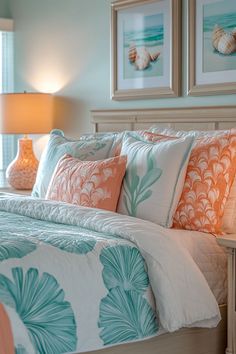 A teen room with seashell accents, soft blue and coral decor, and light beachy furniture. Surfboard Shelves, Teen Beach Room, Surfing Room, Teen Boy Bedroom Ideas, Beach Style Bedroom, Summer Beach House, Beach Room Decor, Boy Bedroom Ideas