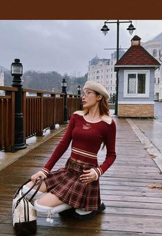 Brand: other/other Applicable age: 18-24 years old Size: S M L Pattern: other/other style: street Street: Europe and America Waist type: natural waist Color classification: wine red dark green Item No.: BZ22D828-1SK Skirt type: pleated skirt Year Season: Winter 2022 Skirt length: short skirt Profile: Type A Material composition: polyester fiber 80% viscose fiber (viscose fiber) 20% 2022 Skirt, Long Sleeve Cropped Top, Belted Mini Skirt, Winter 2022, 24 Years Old, Green Item, Green Skirt, White Crop Top, Season Winter