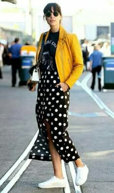 Polka Dots Outfit, Urban Outfits, Edgy Outfits, Street Chic, Looks Style, Spring Summer Outfits, Outfits Casuales, White Sneakers, Urban Fashion