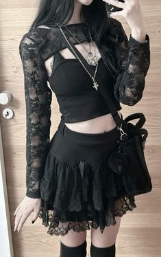 Gothic Fits Aesthetic, Grunge Gothic Outfits, Alt Goth Summer Outfits, Cutesy Goth Outfits, Goth Outfits Inspiration, Causal Goth Outfits, Layered Goth Outfit, Goth Preppy Outfit, Punk Aesthetic Clothes