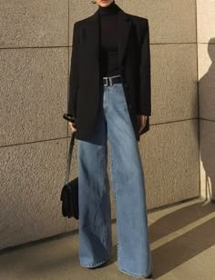 What is Quiet Luxury? I explain how to style a quiet luxury outfit and where to get the look on a budget. Fans of the old money aesthetic and Sofia Richie will love this trend! old money outfits #ootd #style #fashion #women #outfit Mode Casual, Business Outfit, Mode Inspo, 가을 패션, Mode Vintage, Mode Inspiration, Black Blazer, Looks Vintage