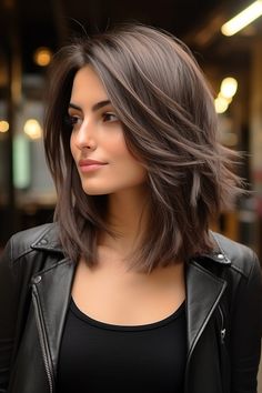 Low maintenance medium length haircuts Rambut Brunette, Square Face Hairstyles, Lob Haircut, Trendy Hair, Trending Haircuts, Bob Haircuts, Medium Hair Cuts