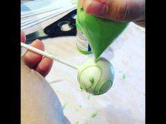 How to do very simple Cake pops swirl design - YouTube Decorating Cake Pops Tutorials, How To Drizzle Cake Pops, Swirl Cake Pops, Cake Pop Swirl Design, How To Decorate Cake Pops Tutorials, How To Display Cake Pops, Cake Pops Ideas Decorating, Simple Cake Pops, Cake Pops Designs