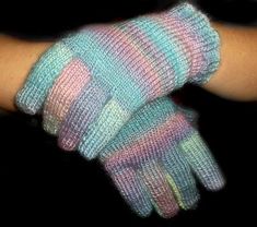 DSCF7521 Knitting Gloves Tutorial, How To Loom Knit, Sock Loom, Etsy Knitting Patterns, Knitting Gloves, Loom Knitting Tutorial, Knitted Toys Free Patterns, Knitting Patterns Free Sweater, Loom Knitting Projects