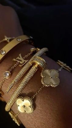 on my wishlist Black Women Jewelry Aesthetic, Expensive Brands Aesthetic, Jewelry Inspo Aesthetic, Jewelery Stacks, Gold Jewelry Stack, Tiffany Bracelet Stack, Bijoux Aesthetic, Gold Aesthetic Jewelry, Expensive Aesthetic