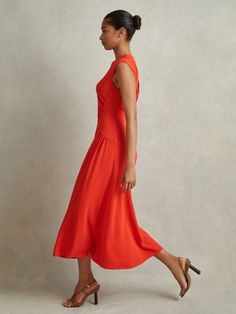 Ruched Midi Dress in Orange - REISS Vestidos Maxi, Ruched Midi Dress, Panel Dress, Swimwear Brands, Green Midi Dress, Ruched Dress, Petite Dresses, Workwear Dress, Holiday Dresses