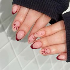 Nails Acrylic Basic Design, Burgundy Short Nail Designs, Simple December Nail Designs, Simple Burgundy Nails, Maroon Nails Short, December Nail Ideas Acrylic, Short Maroon Nails, Burgundy Short Nails, December Nails Short