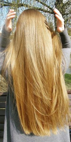 Chic Wedding Hairstyles, Hairstyle Ideas For Long Hair, Blonde Hair Colour Shades, Ideas For Long Hair, Wedding Hairstyle Ideas, Brassy Hair, Long Shiny Hair